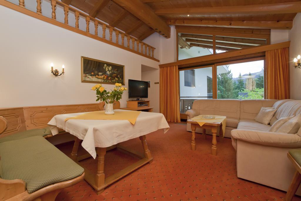 Haus Waldrand Lägenhet Oberndorf in Tirol Exteriör bild