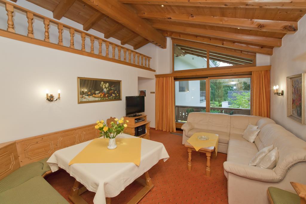 Haus Waldrand Lägenhet Oberndorf in Tirol Exteriör bild